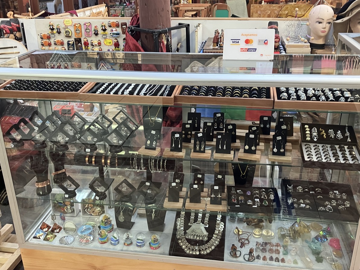 Vitrina de joyería de Artesanías Montero