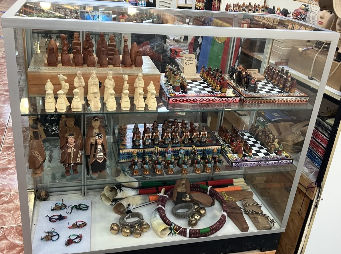 Artesanías, figuras y ajedreces