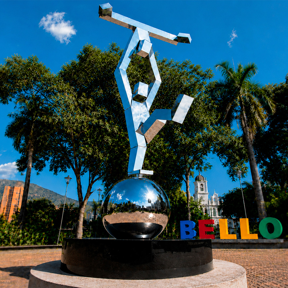El Equilibrista propuesto en el Parque Principal de Bello