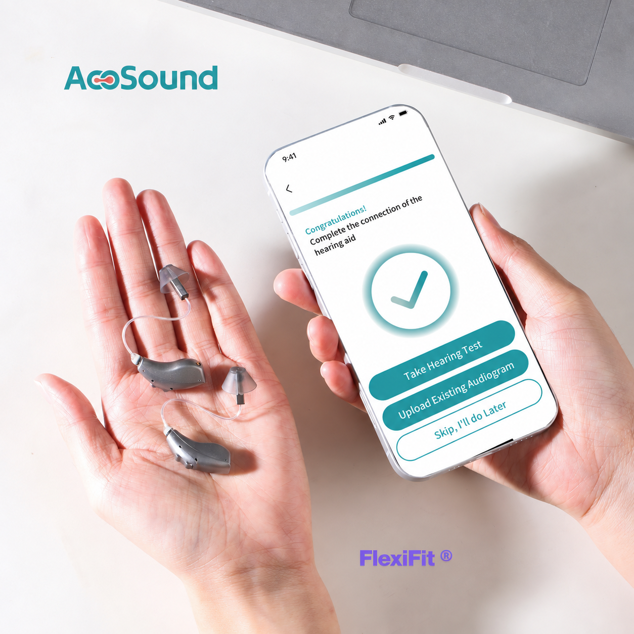 Audífonos Wave grises junto a un teléfono con la app AcoSound y las opciones de prueba auditiva y carga de audiometría