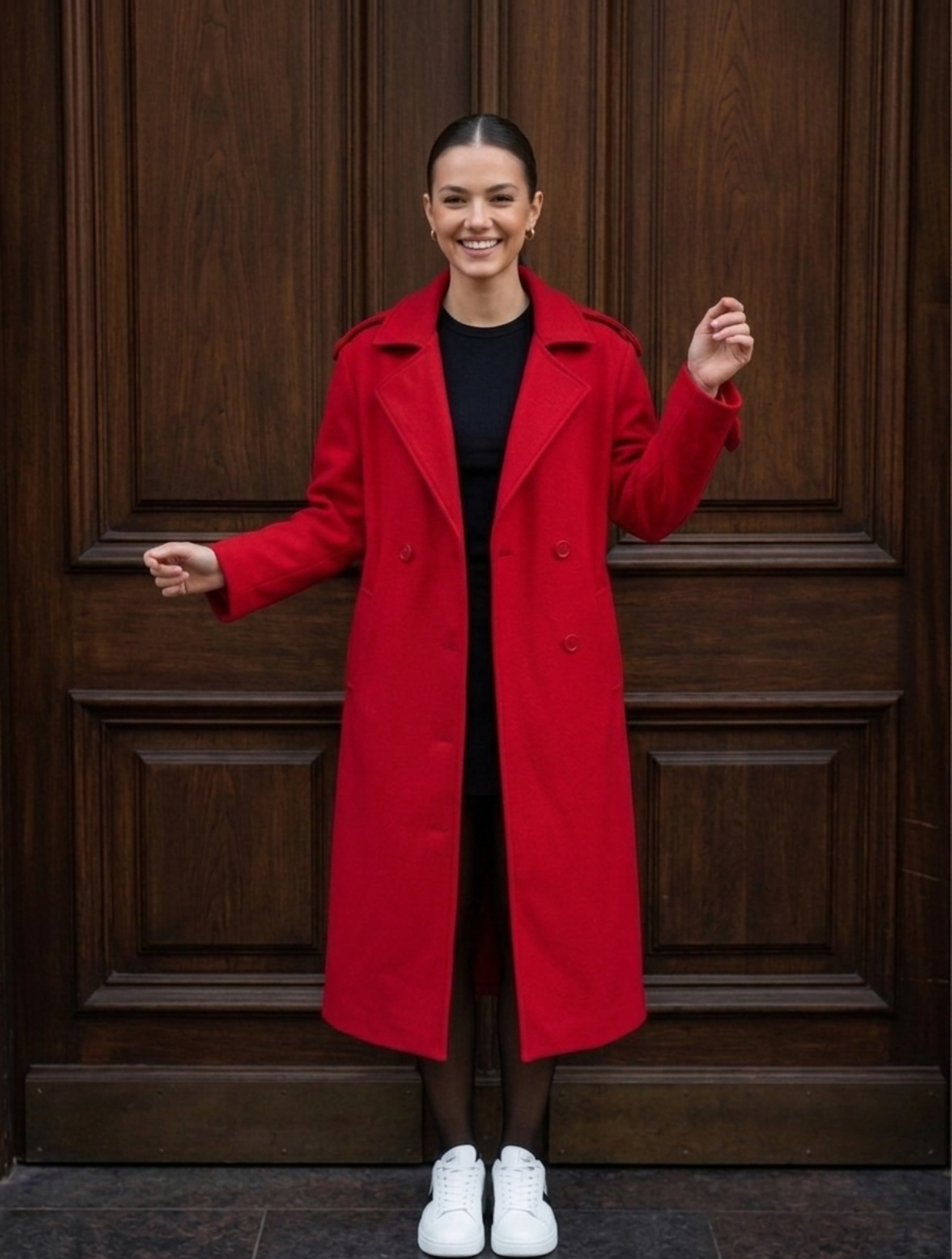 Abrigo largo rojo mujer estructurado y sofisticado outfit Casual mujer.