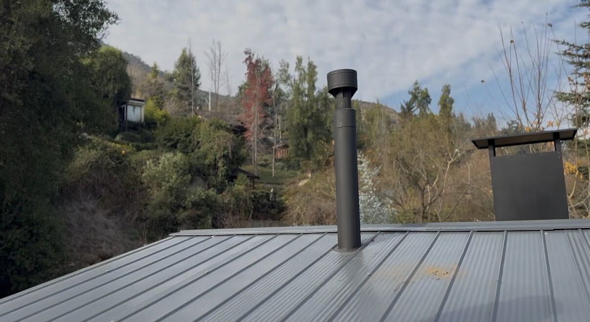 Servicio Técnico Bosca certificado realizando la instalación de una estufa en el hogar