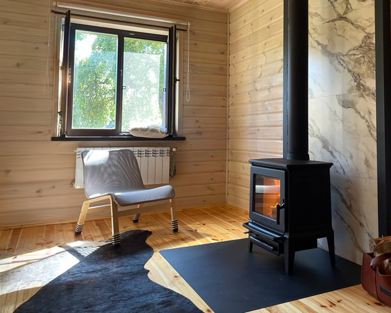 Estufa a leña Bosca instalada en un ambiente interior