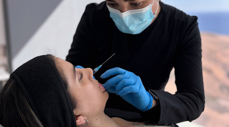 Relleno de labios con ácido hialurónic