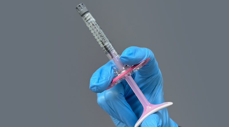 Teosyal RHA Kiss relleno de labios natural.