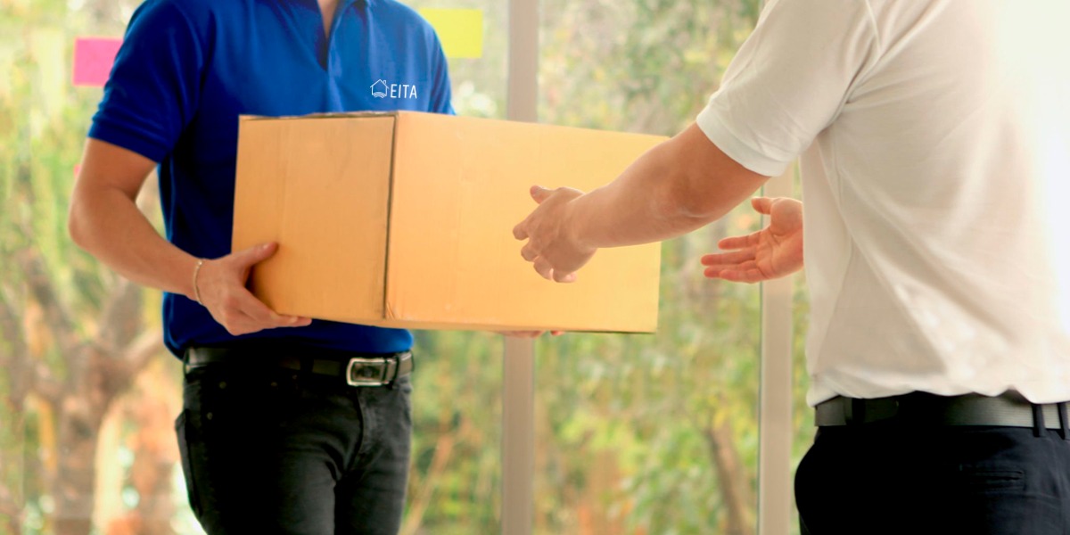 Pedido siendo entregado o clientes retirando en tienda