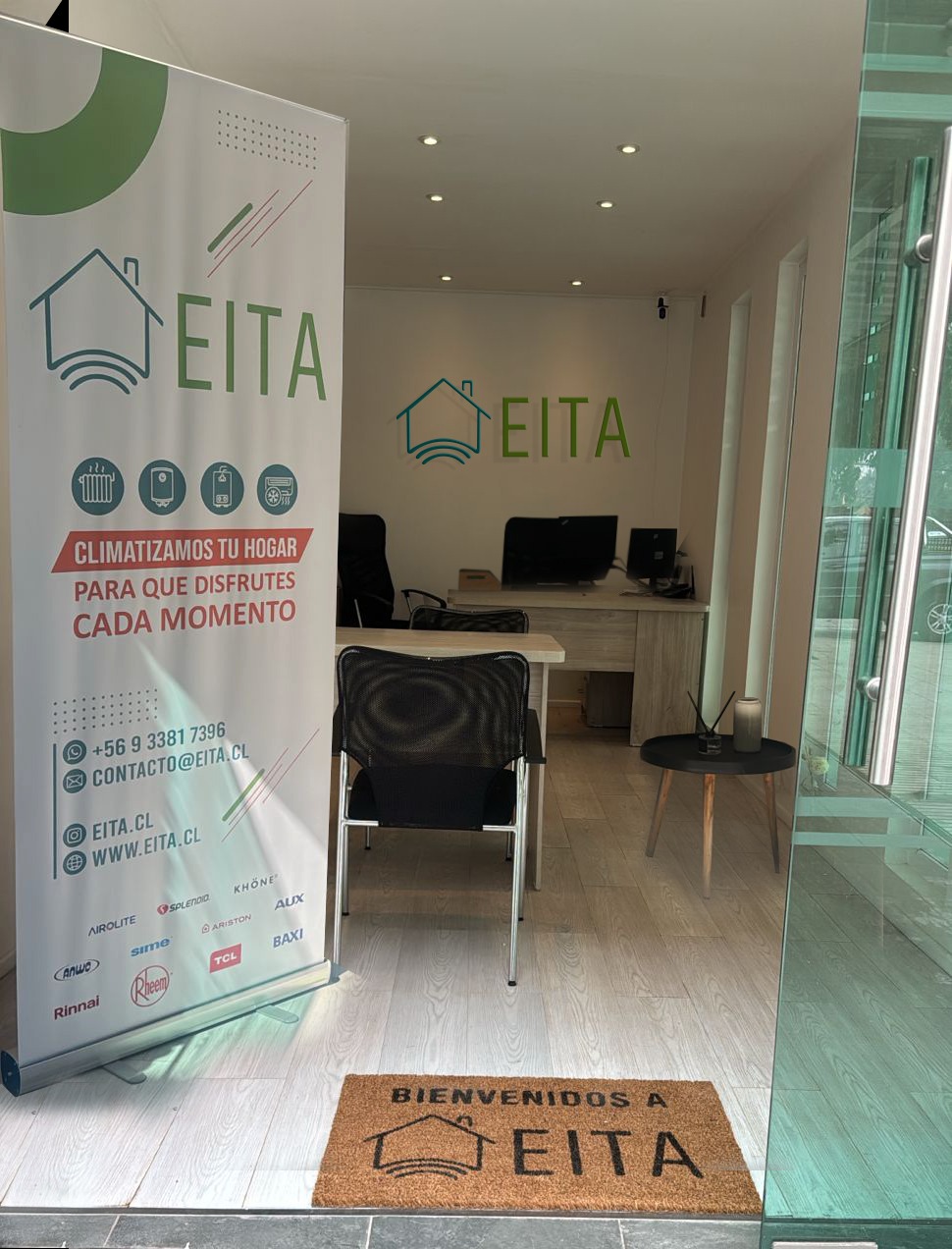 Fachada e interior de la nueva tienda