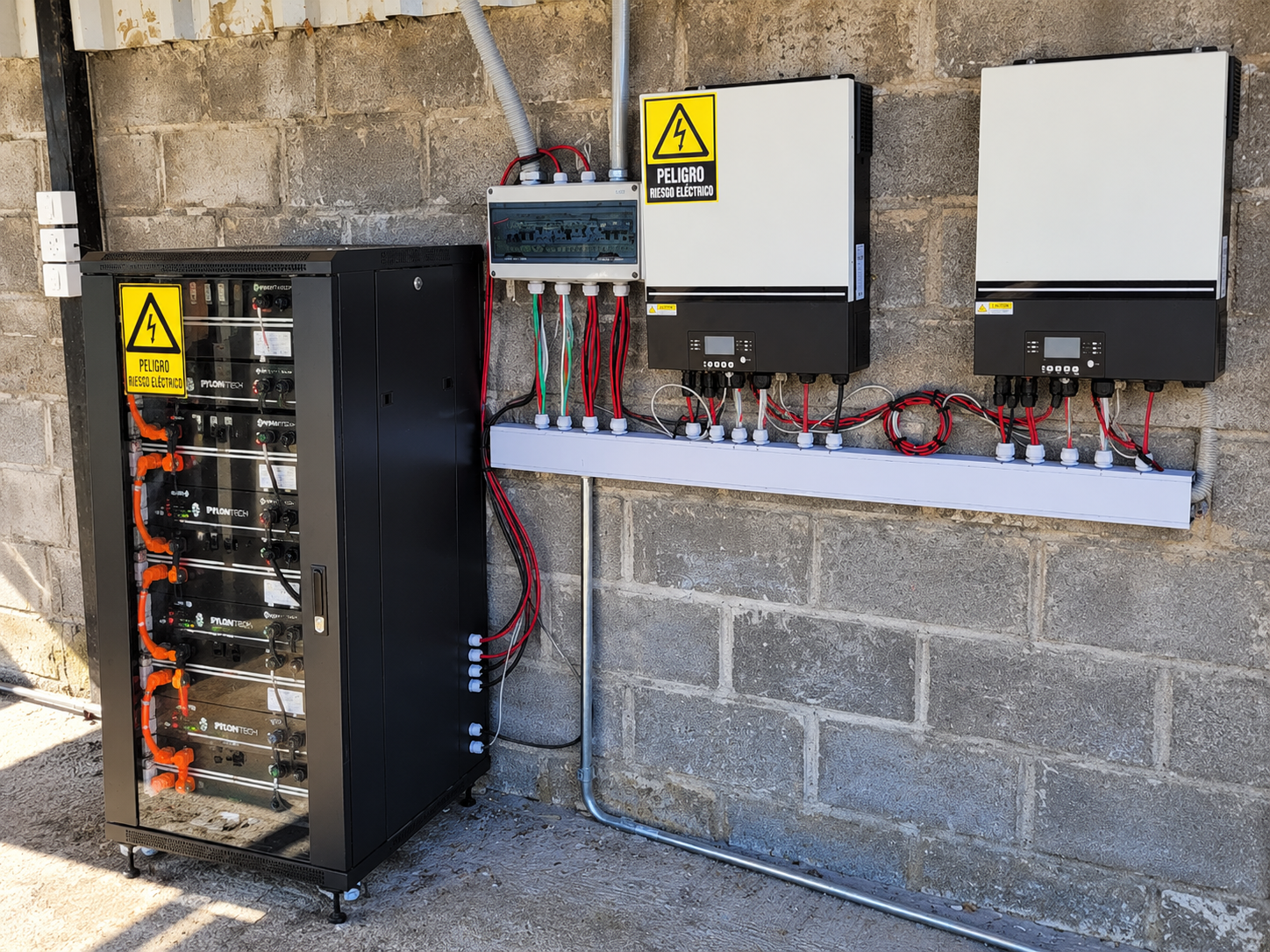 Instalación eléctrica y sistema de almacenamiento