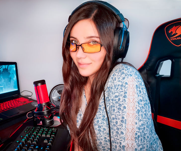JustVannia cute streamer girl pro gaming eyeglasses