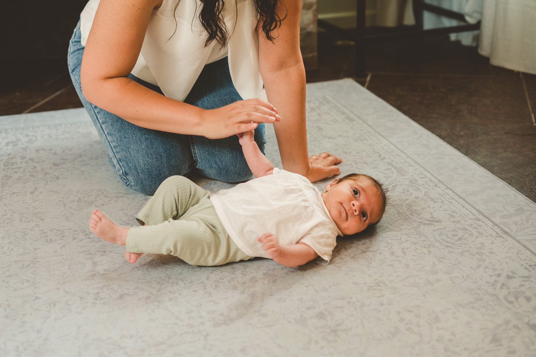 mat bebé seguro y acolchado para jugar en el suelo