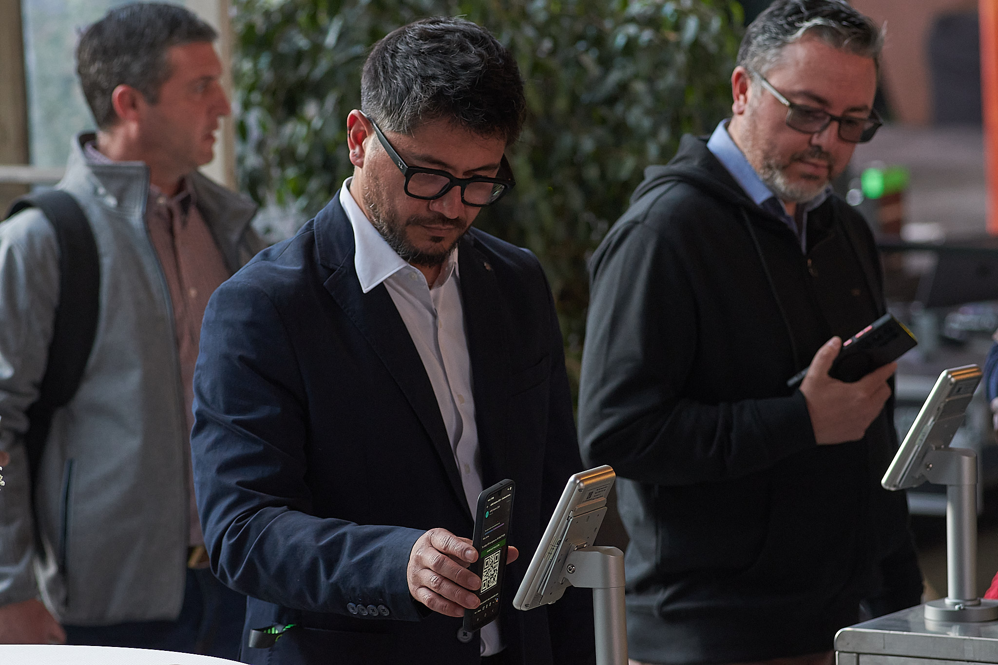 Validación de credenciales QR en los pórticos de APRO Fashion 2026