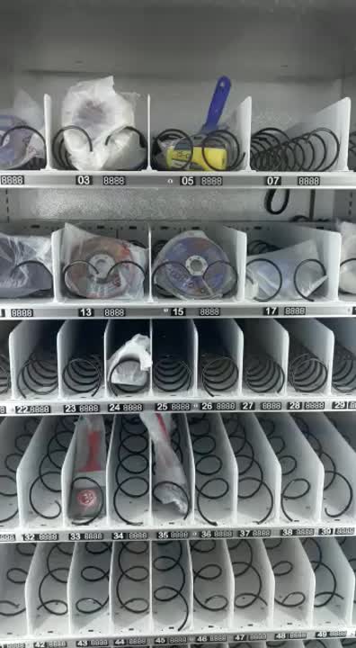 Dispensador de insumos industriales y EPP de Isoprevent para Bignotti