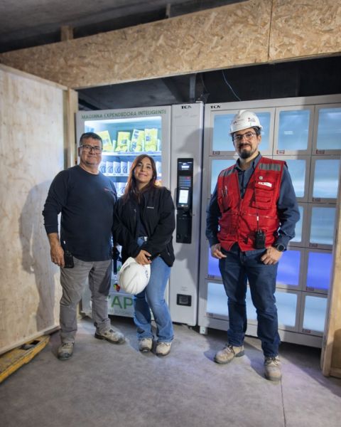 Lanzamiento de la máquina con locker inteligente de gran formato en SalfaCorp