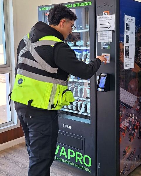 Identificación del trabajador en la máquina de EPP en SVTI
