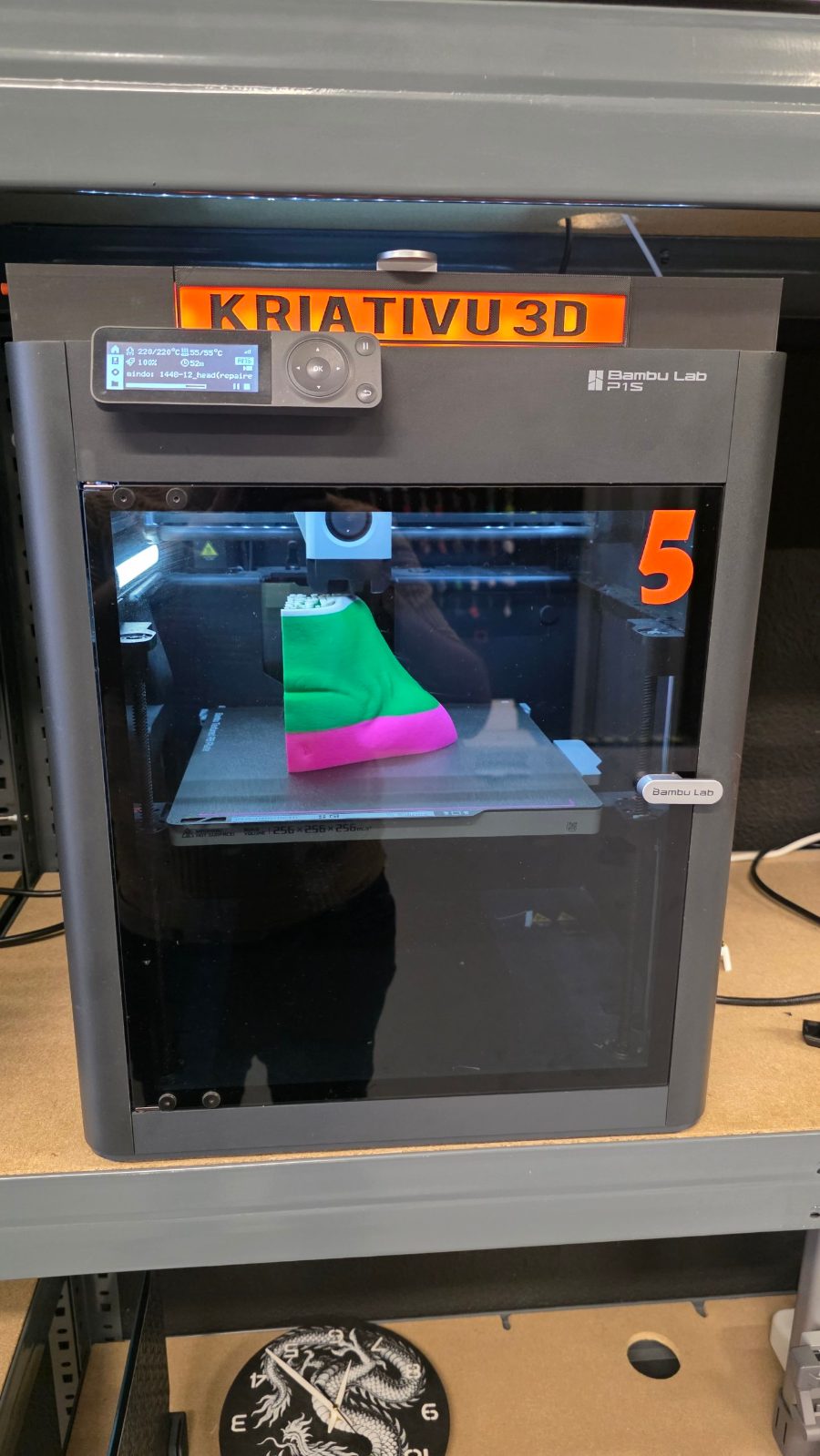 Impressora 3D Bambu Lab P1S a imprimir na Kriativu3D