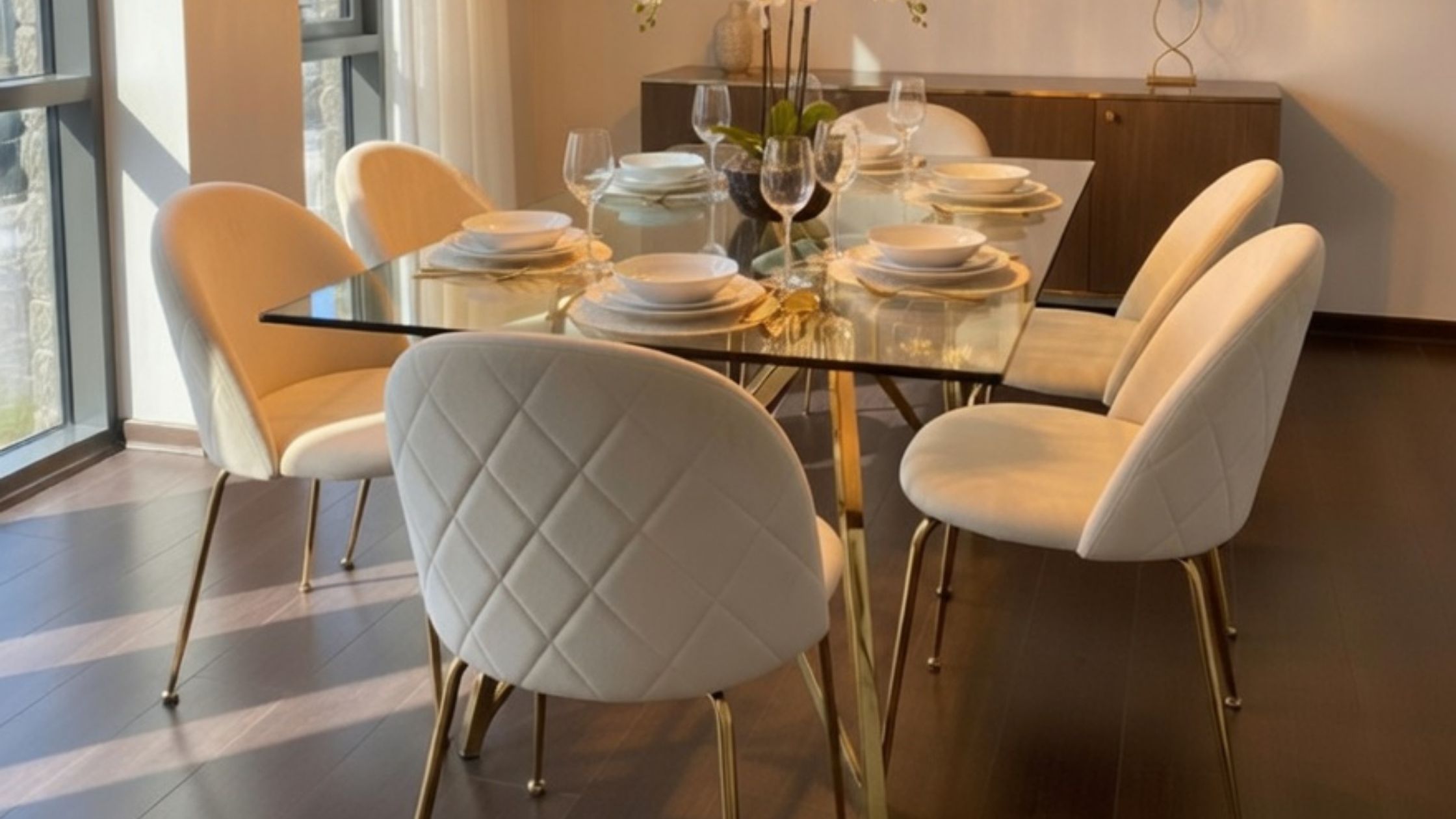 sillas de comedor nórdicas con mesa de vidrio templado