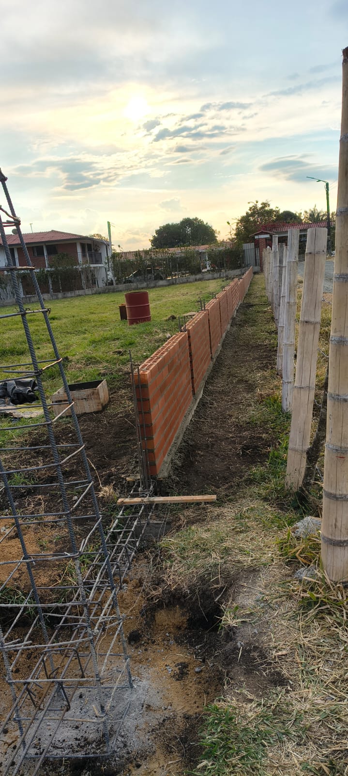 Construcción de muro de ladrillo y mampostería en Popayán