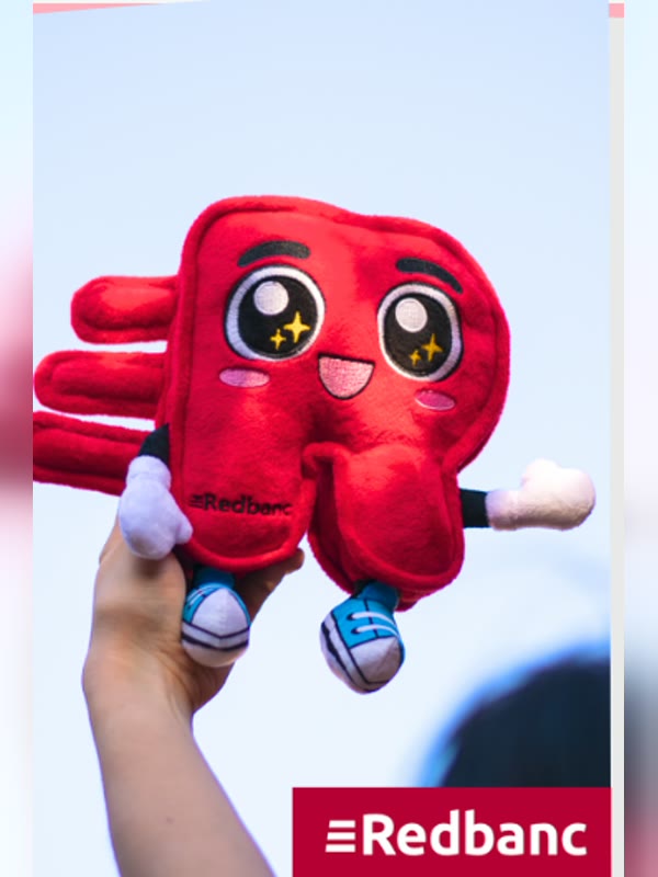 Peluche corporativo personalizado de Redbanc ya producido