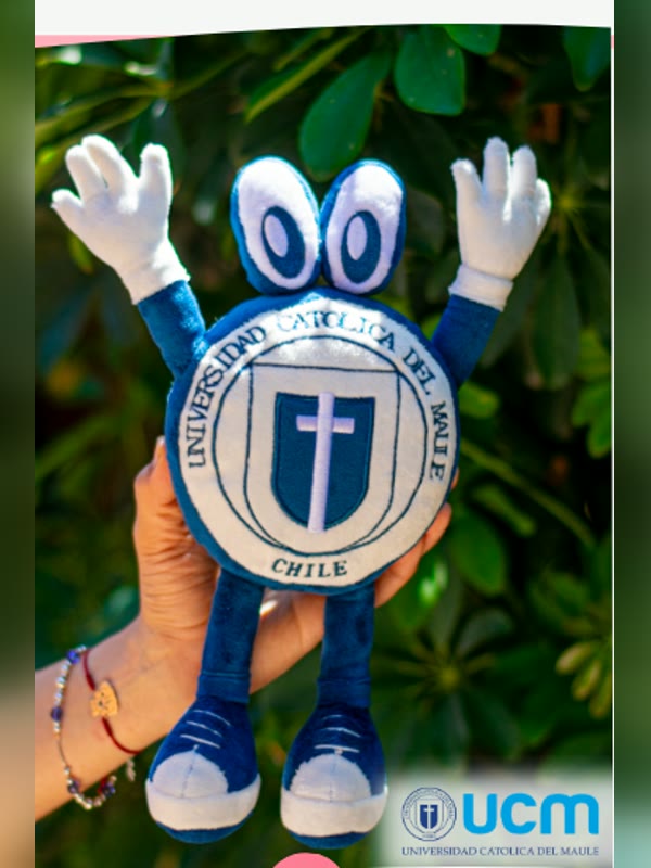 Peluche corporativo personalizado de Universidad Católica del Maule ya producido