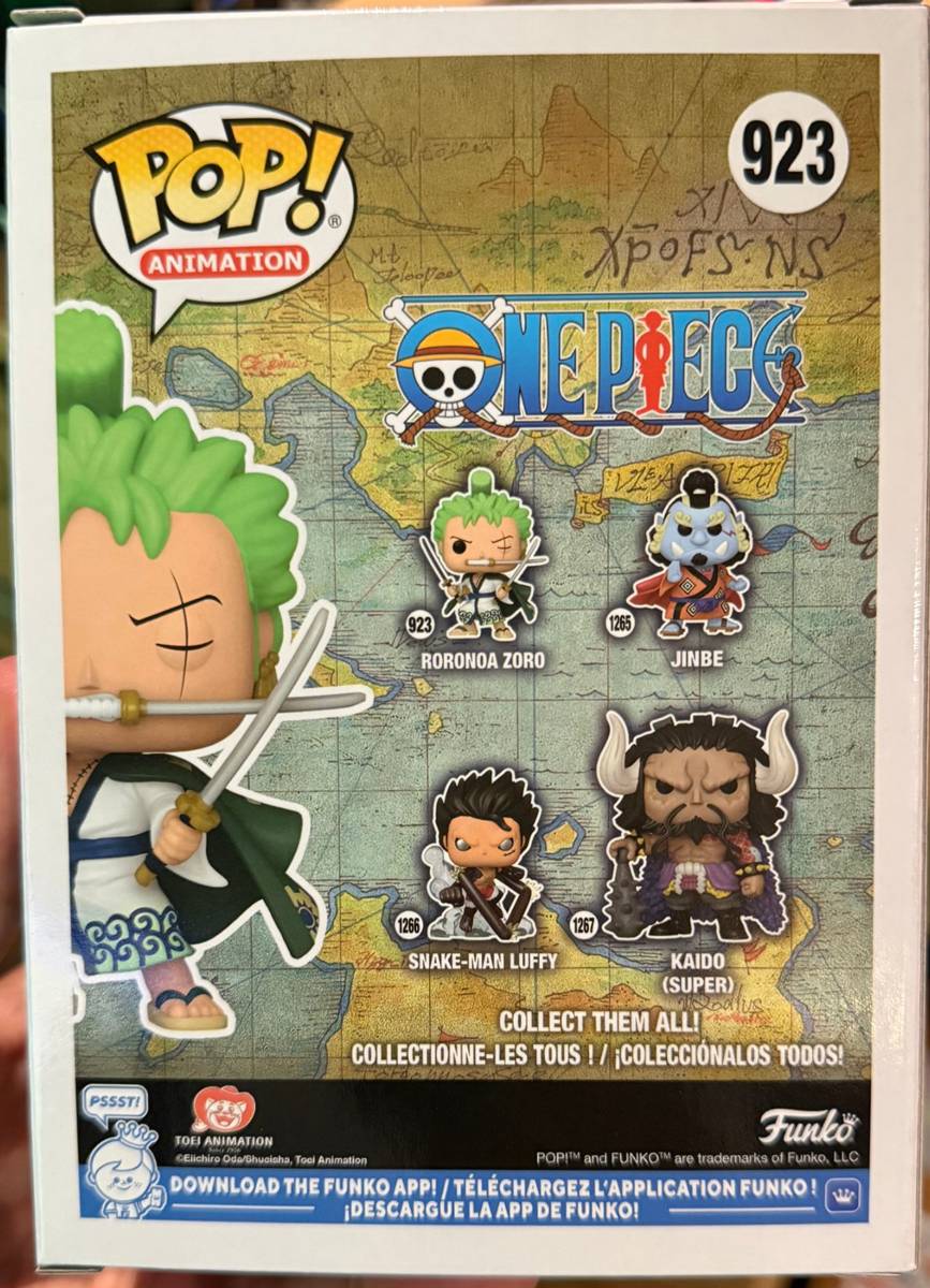 Reverso de la caja del Funko Pop Roronoa Zoro #923 con el aviso de derechos y la invitación a descargar la app de Funko