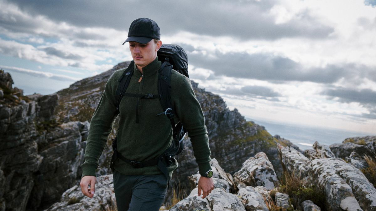 Garmin fēnix 9 47 mm navegando en trekking