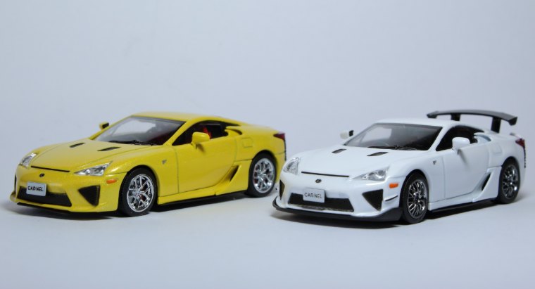 Par de Lexus LFA en 1:64